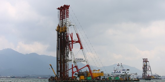 <i style='color:red'>海上dcm工程船</i>