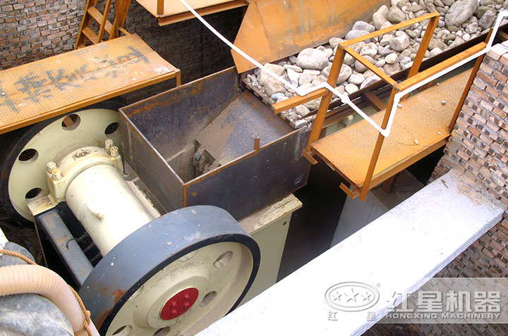 顎式破碎機(jī)、給料機(jī)