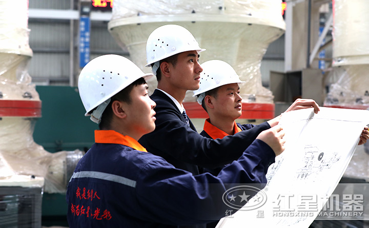 精湛技術(shù)人員現(xiàn)場指導設備的生產(chǎn)、制造