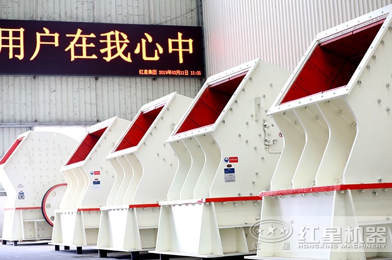 錘式破碎機(jī)車間實(shí)拍圖，多種型號(hào)可供挑選